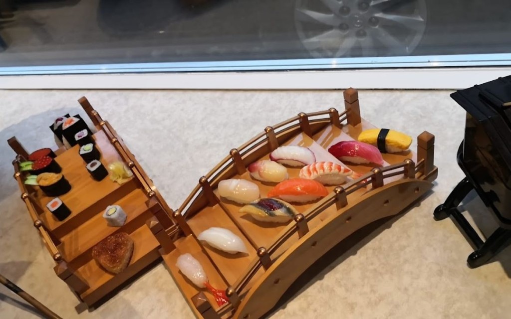 Sushi Bar & Caf&eacute; URAMAKIYA